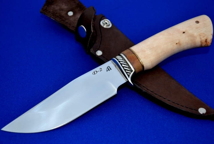 Нож Барсук сталь D2, рукоять карельская берёза, больстер мельхиор